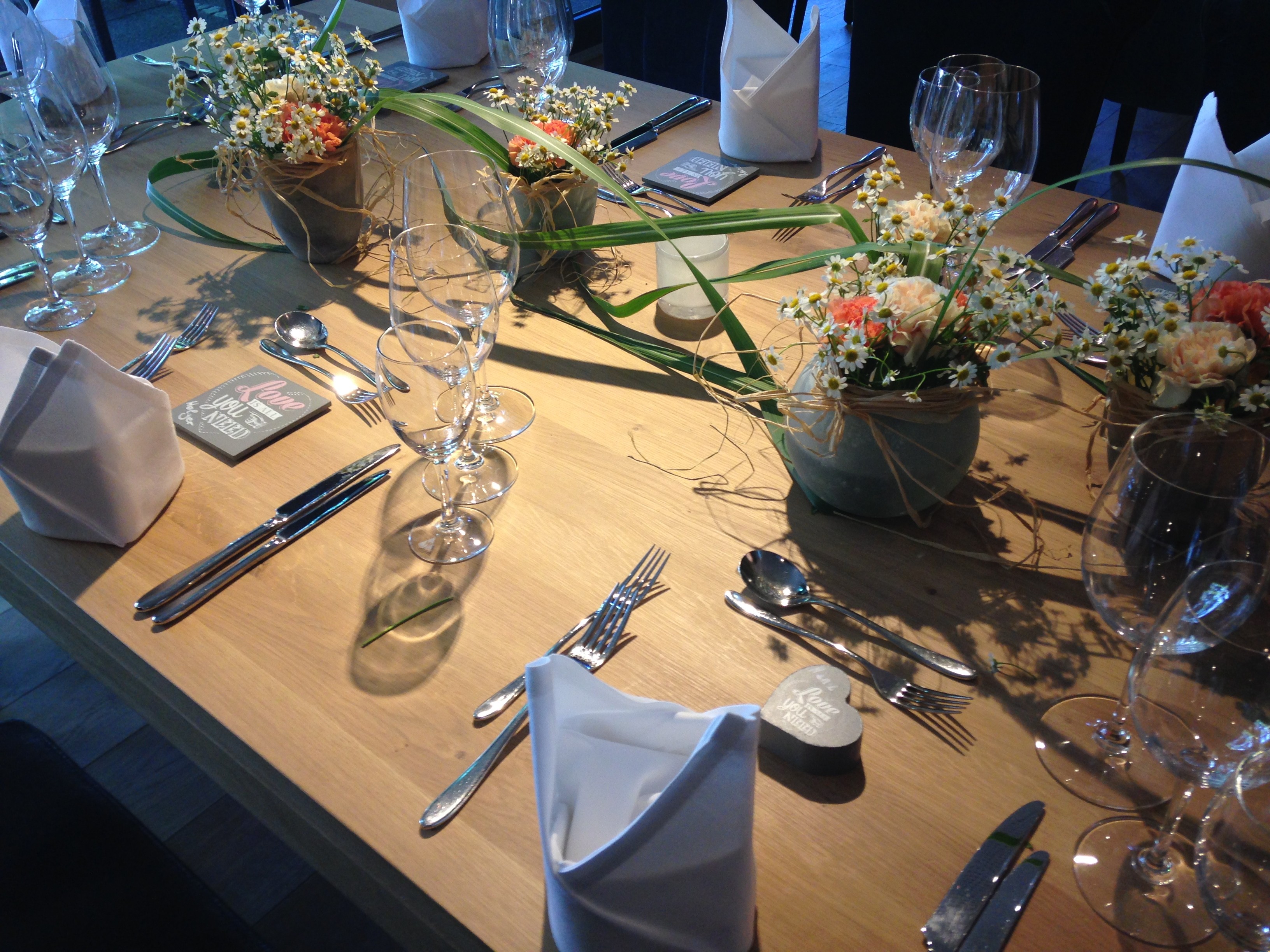 Festlich gedeckte Tafel im Restaurant Felderbock